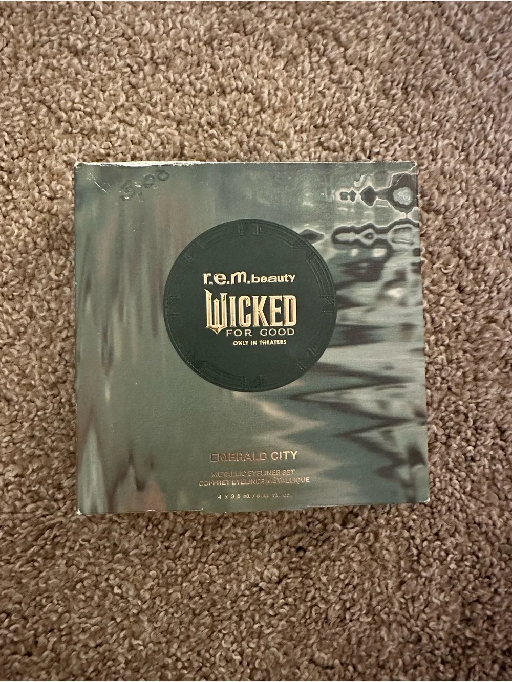 r.e.m. beauty Wicked For Good Emerald City Metallic Green Eyeliner Set